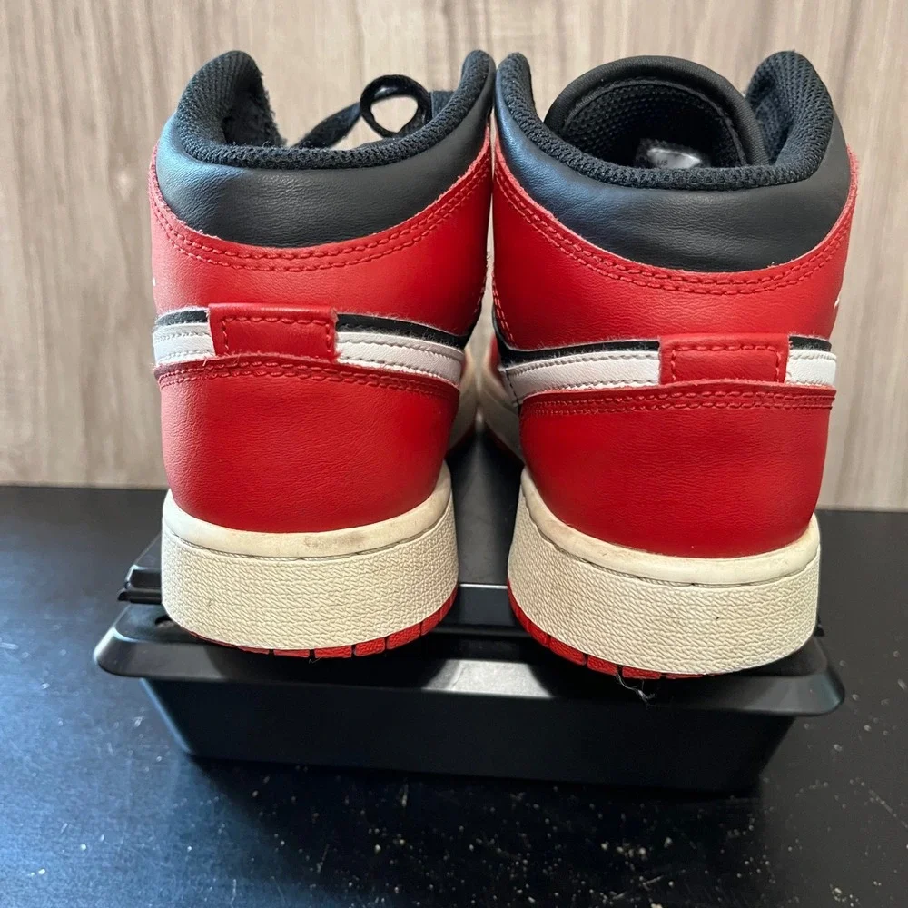 Jordan 1 Mid Gym Red Black White GS Shoe Size 5Y DQ8423-061 Black/Gym Red/White